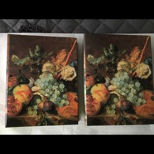 2 Photo albums holds 4x6 pictures.